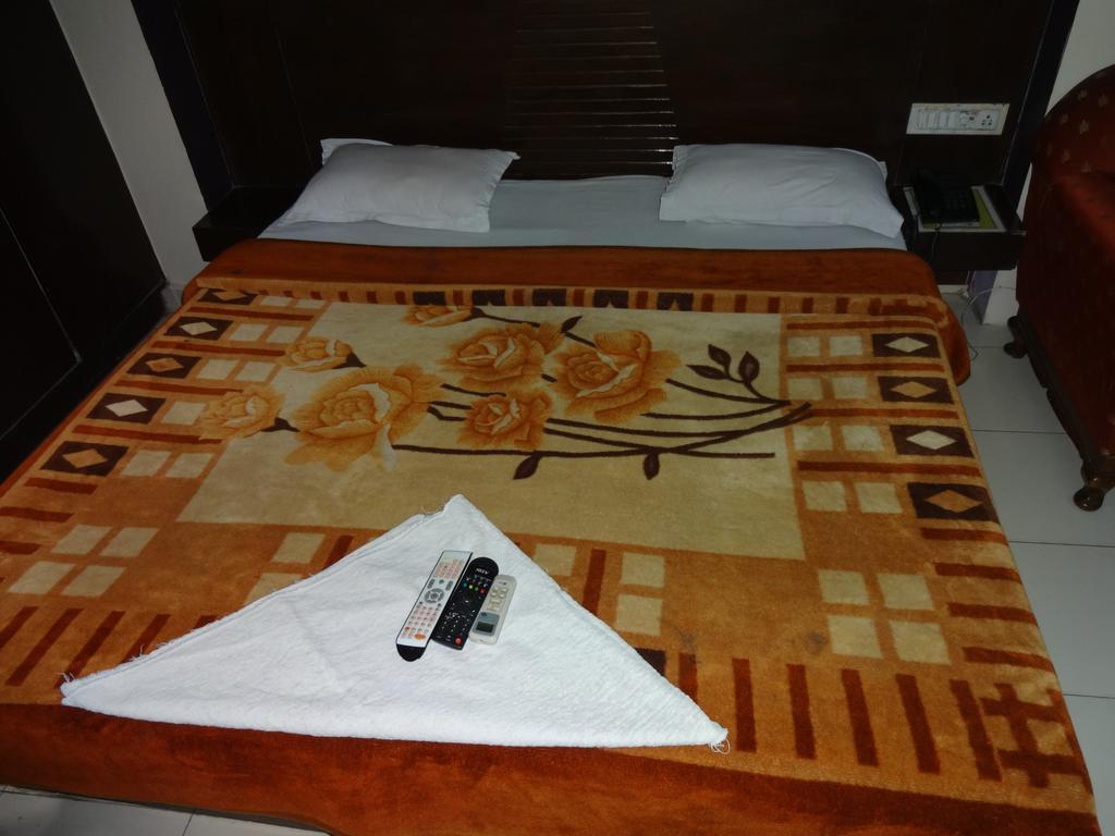 Hotel Elegant International New Delhi Room photo